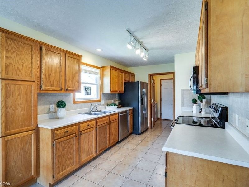 1488 Waters Edge Drive , Akron, OH 44313 Photo 16