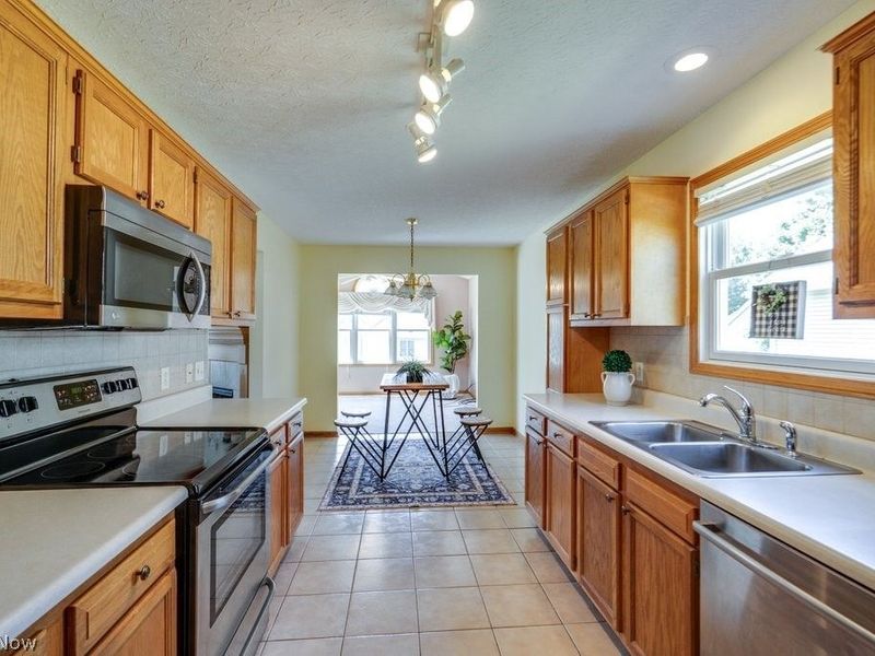 1488 Waters Edge Drive, Akron, OH 44313 Photo 18
