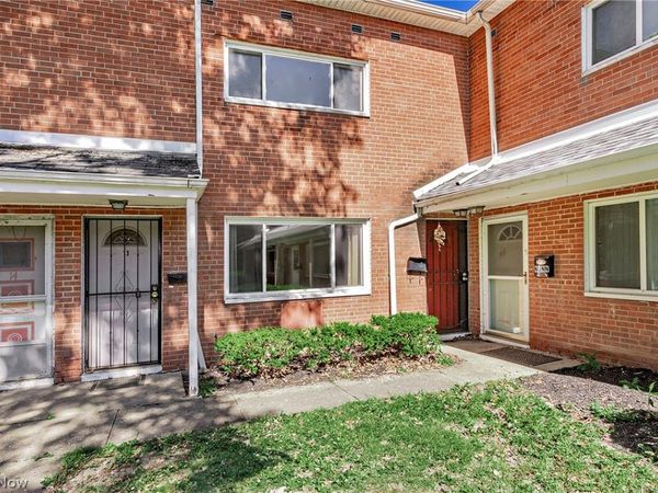 23673 Banbury Circle , Unit 13, Warrensville Heights, OH 44128