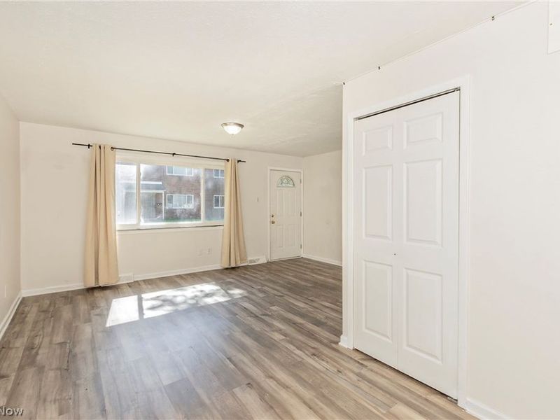 23673 Banbury Circle, Unit 13, Warrensville Heights, OH 44128 Photo 11