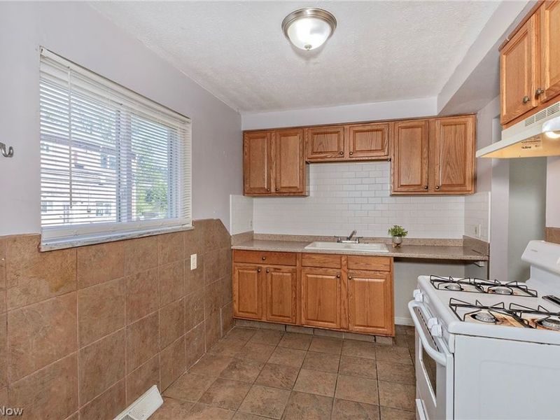 23673 Banbury Circle, Unit 13, Warrensville Heights, OH 44128 Photo 16