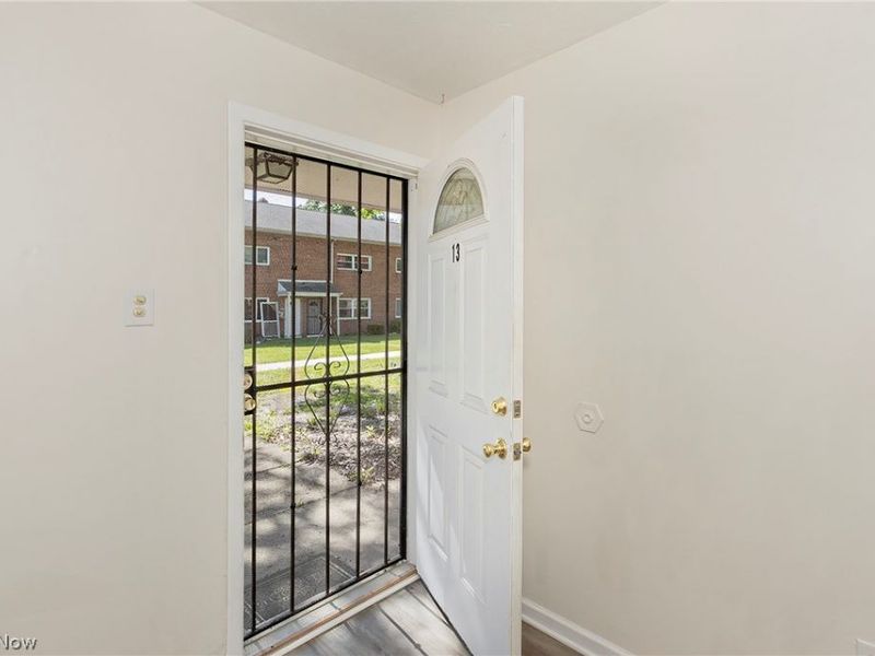 23673 Banbury Circle, Unit 13, Warrensville Heights, OH 44128 Photo 2
