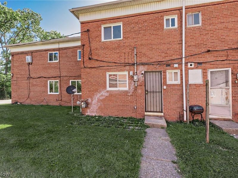 23673 Banbury Circle, Unit 13, Warrensville Heights, OH 44128 Photo 32