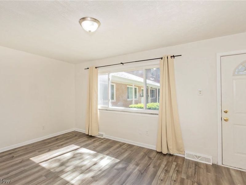 23673 Banbury Circle, Unit 13, Warrensville Heights, OH 44128 Photo 8