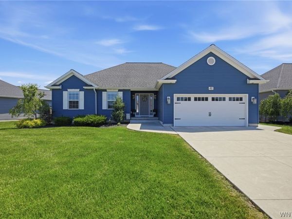62 Country Club Court, Grand Island, NY 14072