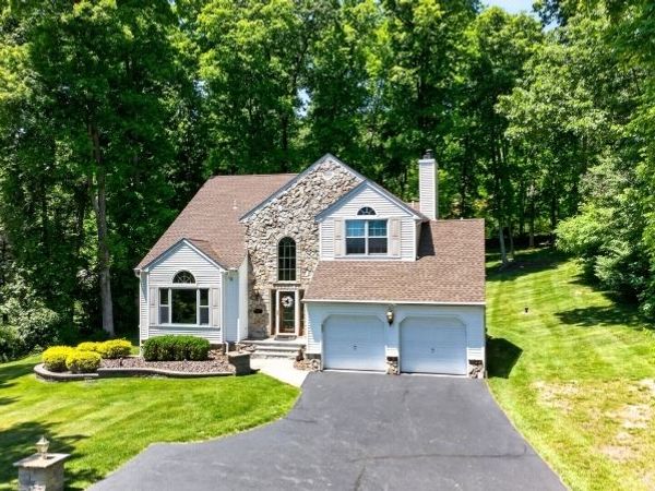 19 Colonial Cir, Vernon, NJ 07418