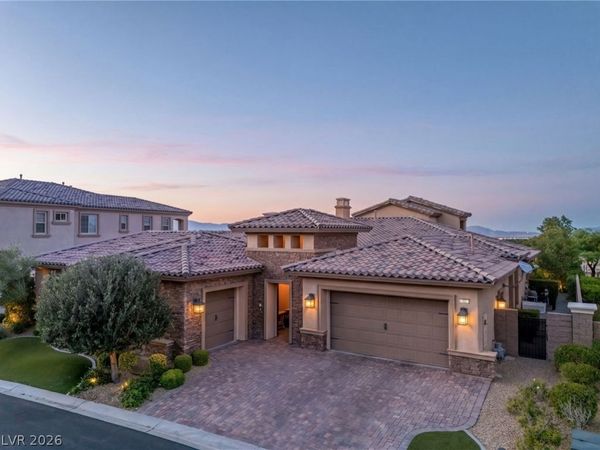 32 Olympia Chase Drive , Las Vegas, NV 89141