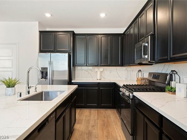 6844 Bayou Hollow Avenue , Las Vegas, NV 89156