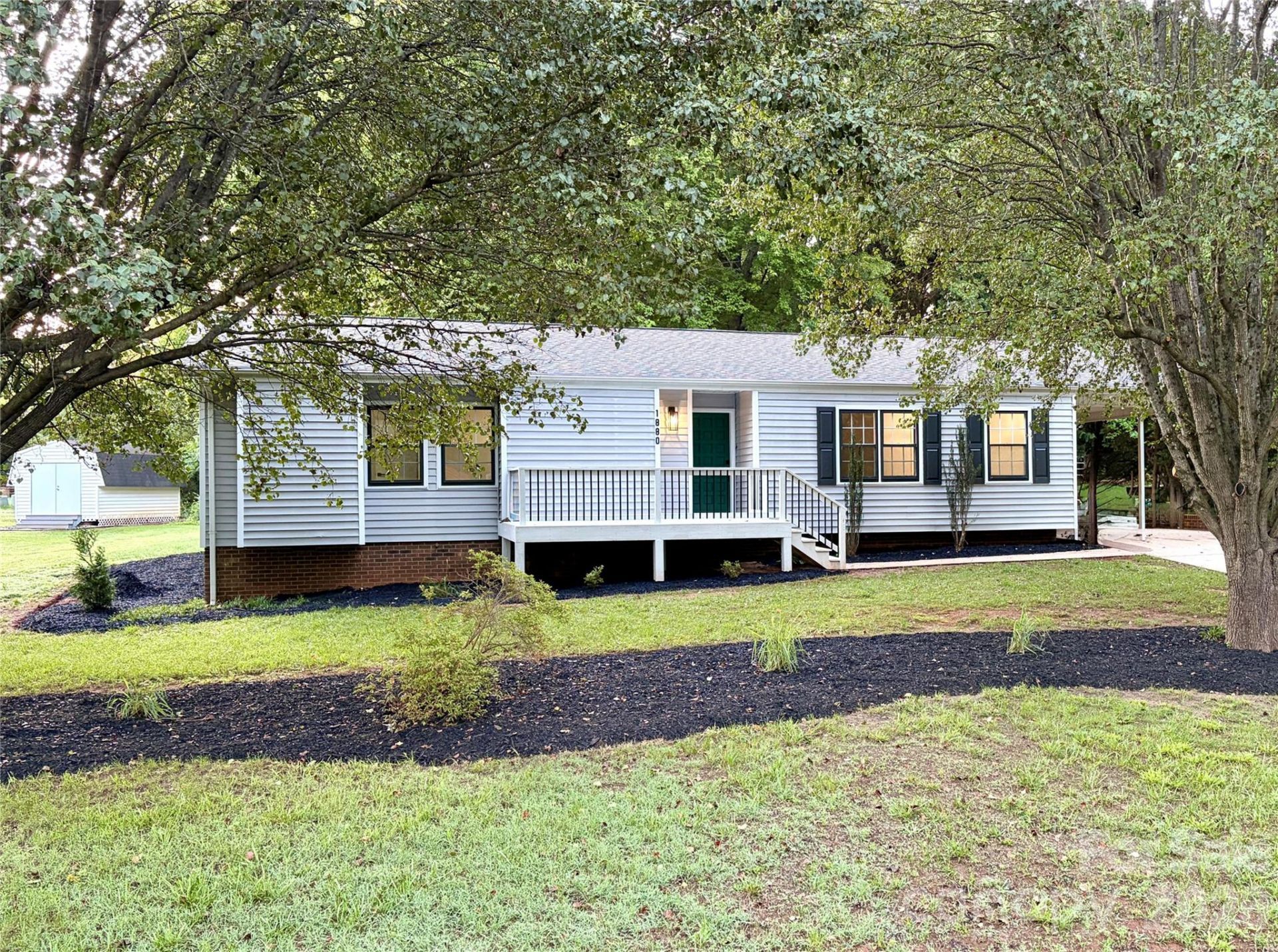 1880 Woodridge Circle, Hickory, NC 28602 Main Photo
