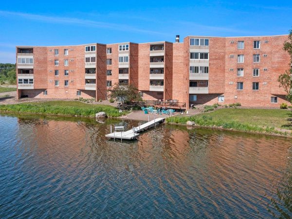 329 Geneva Avenue N, Unit 204, Oakdale, MN 55128