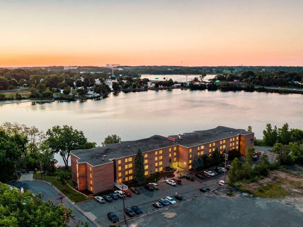 329 Geneva Avenue N, Unit 204, Oakdale, MN 55128