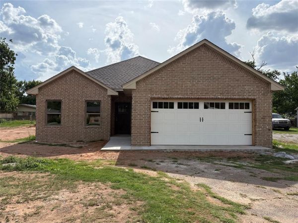 411 N Broadway Street, Hobart, OK 73651