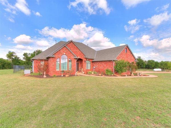 26162 E 868 Road, Cashion, OK 73016