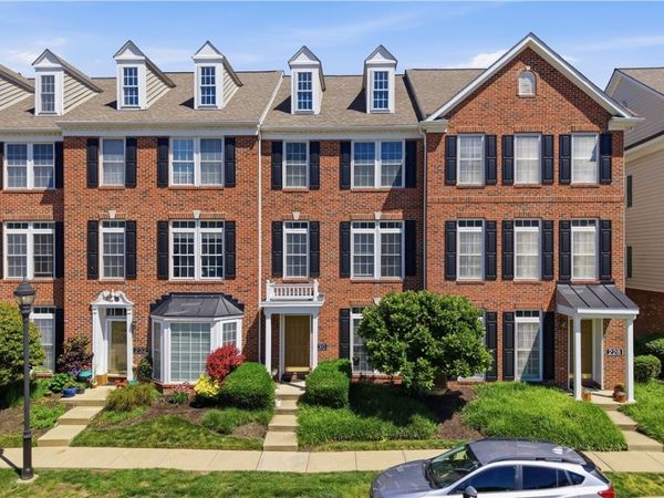 230 Park Square Ln, Pittsburgh, PA 15238
