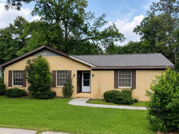 1120 W sixth St., Prentiss, MS 39474