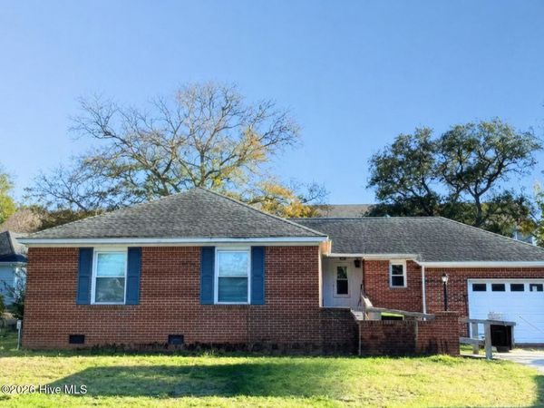 511 W St George Street , Southport, NC 28461