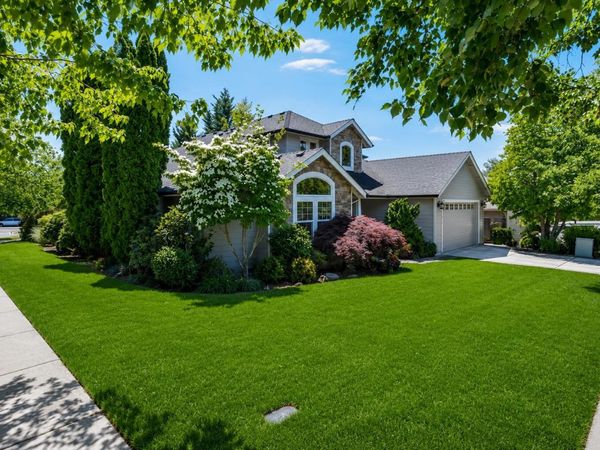 3880 Crystal Springs Drive, Medford, OR 97504