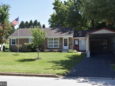 236 W ORE STREET, SEVEN VALLEYS, PA 17360
