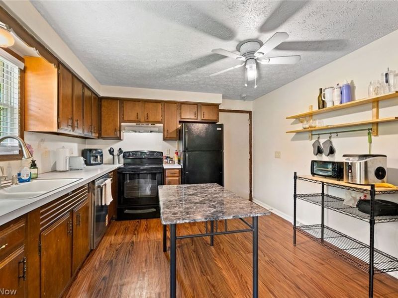 1140 E Maple Street , North Canton, OH 44720 Photo 10