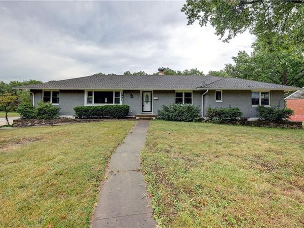 8901 Mission Road, Leawood, KS 66206