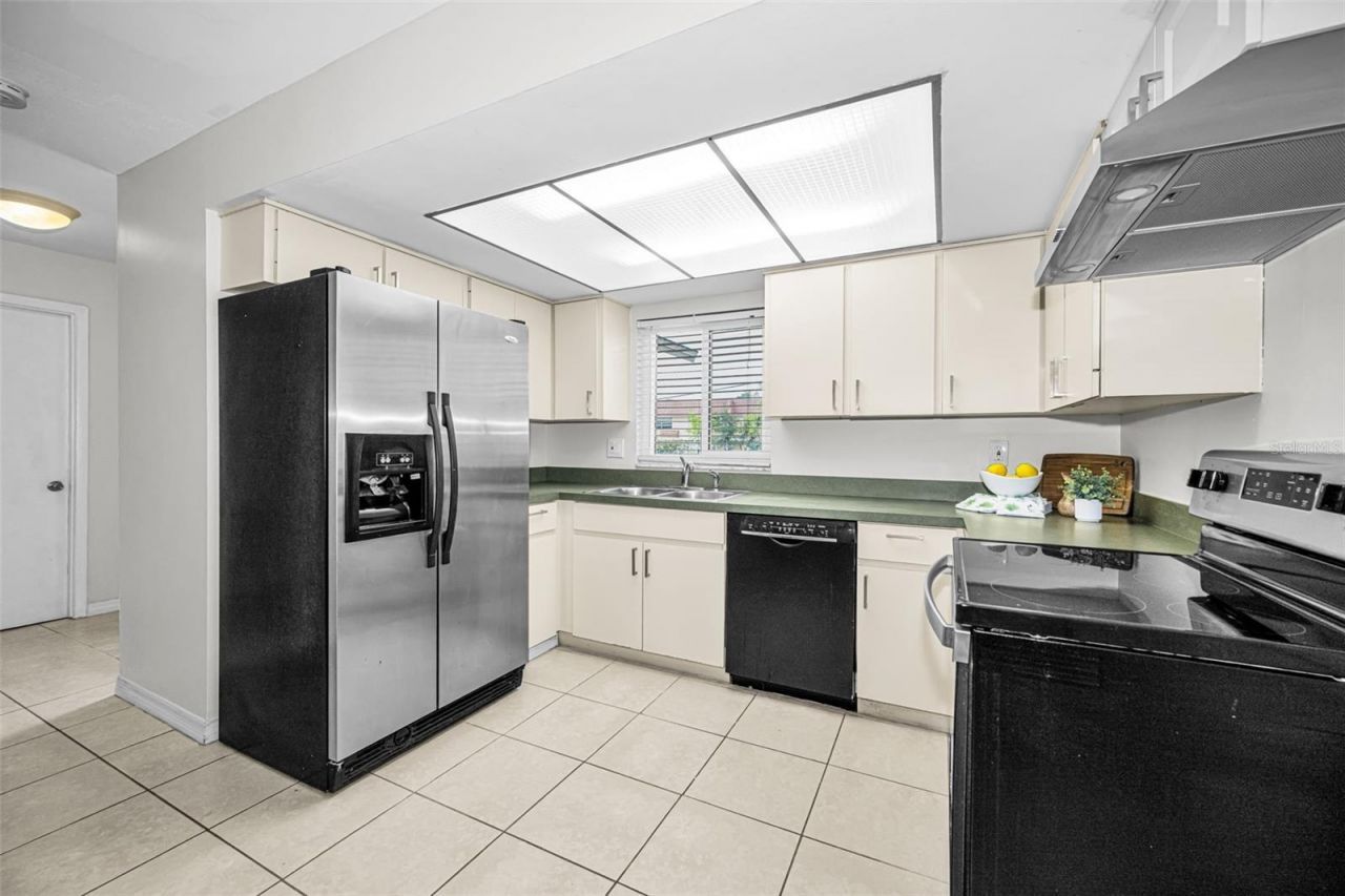10050 62nd Avenue N, Saint Petersburg, FL 33708 Photo
