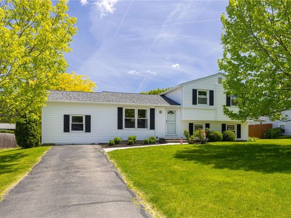 1739 Birchwood Drive , Farmington, NY 14425