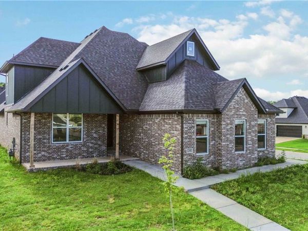 1240 Mammoth Street , Centerton, AR 72713