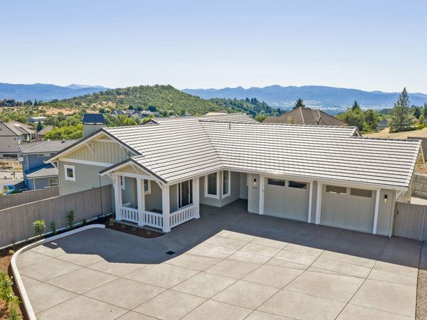 5615 Autumn Park Drive, Medford, OR 97504