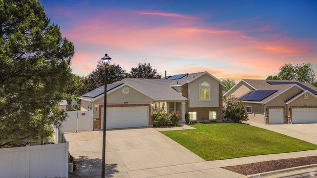 9592 Wood Park Ln, South Jordan, UT 84009 Main Photo