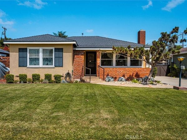 2687 Riverside , Costa Mesa, CA 92627