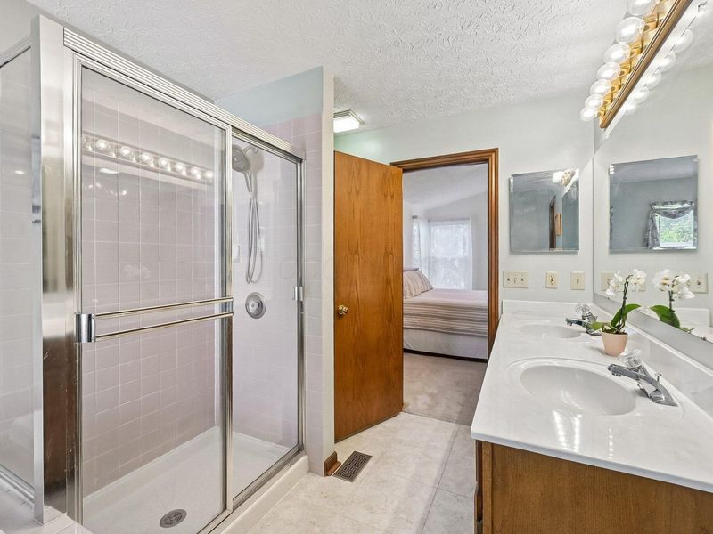 699 Ridenour Road , Gahanna, OH 43230 Photo 19