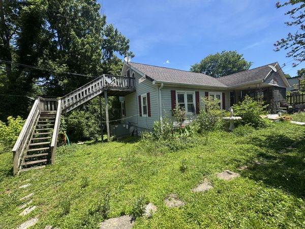 123 W School St , Linden, TN 37096
