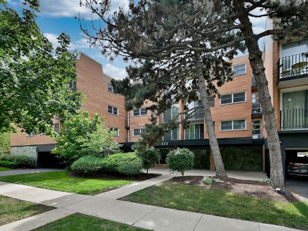 333 S East Avenue, Unit 202, Oak Park, IL 60302