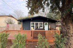 338 NW Mccormick Street  photo 4