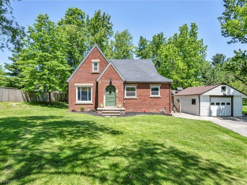 2834 W Wallings Road , Broadview Heights, OH 44147 Photo 2