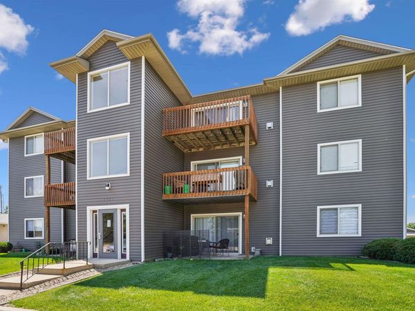4701 Chadwick Drive, Unit 2, Cedar Falls, IA 50613