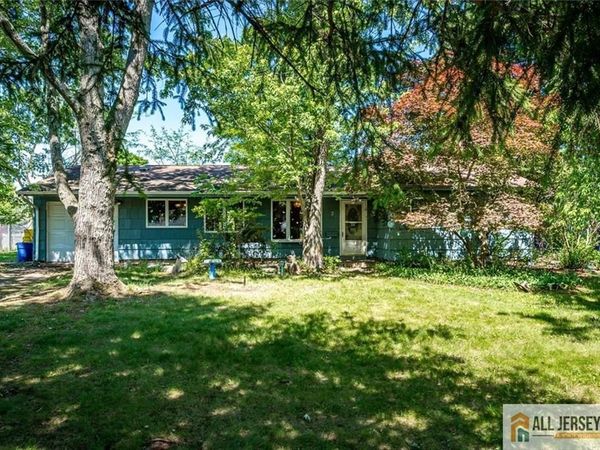 3 Forrestal Road , Kendall Park, NJ 08824