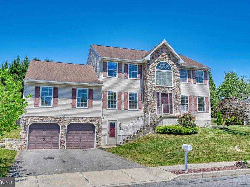 221 Longview Drive, Reading, PA 19608 Main Photo