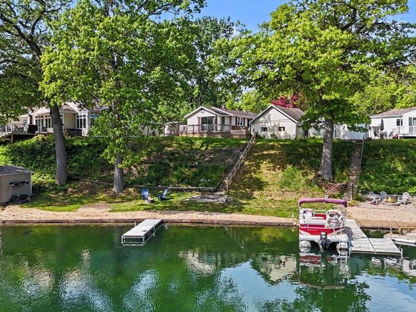 2329 Schimperle Drive NE, Grand Rapids, MI 49525