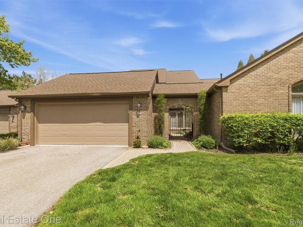 23910 Trailwood Court, Unit 82, Bingham Farms Village, Mi 48025