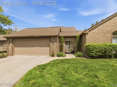 23910 Trailwood Court, Bingham Farms Vlg, MI 48025