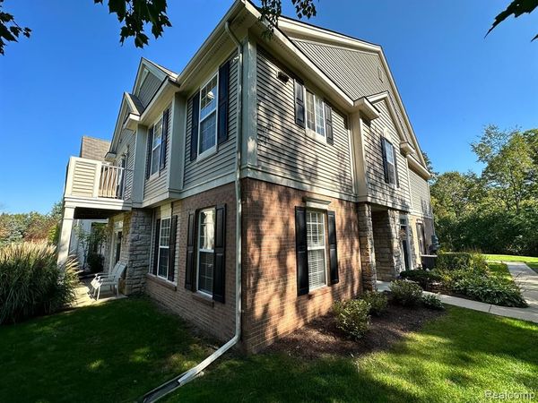 2354 PINECROFT Drive, CANTON, MI 48188