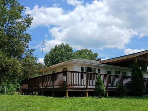 9480 Battleford Road , Stonefort, IL 62987