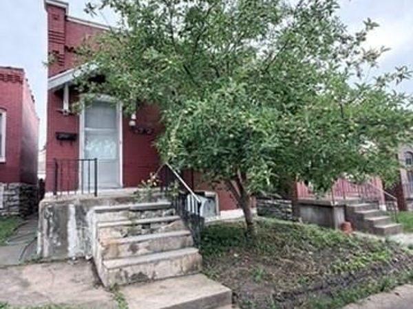 4176 Newport Court, St Louis, MO 63116