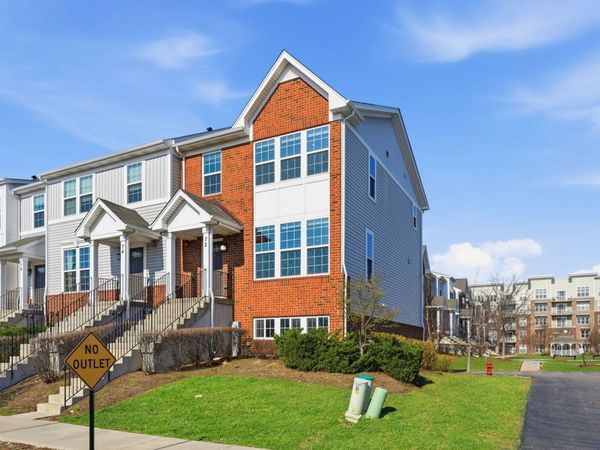 72 Nicholas Drive E, Des Plaines, IL 60016