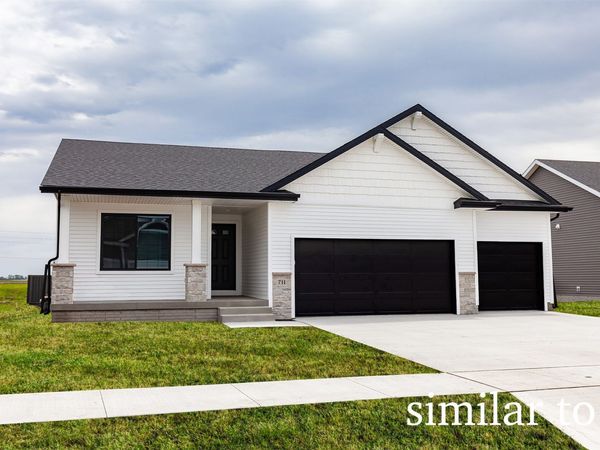 8141 Buckley Street, Johnston, IA 50131