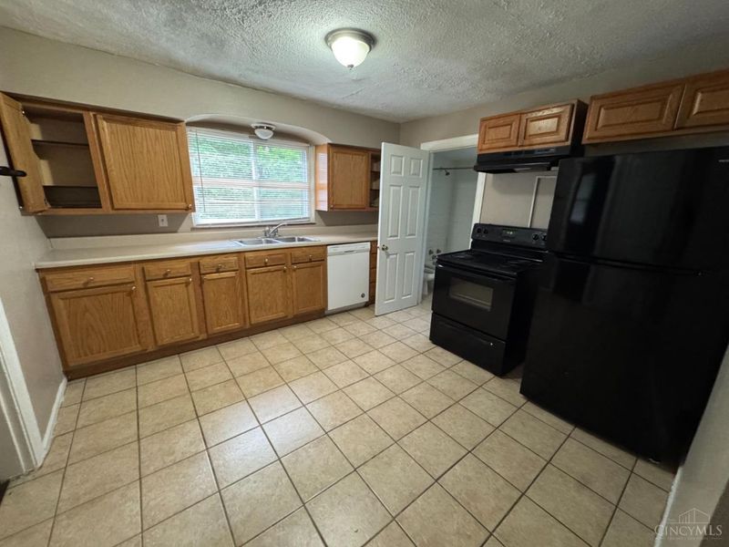 2484 Montana Avenue, Cincinnati, OH 45211 Photo 4