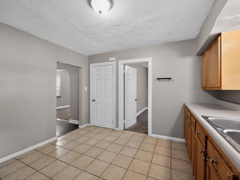 2484 Montana Avenue, Cincinnati, OH 45211 Photo 9