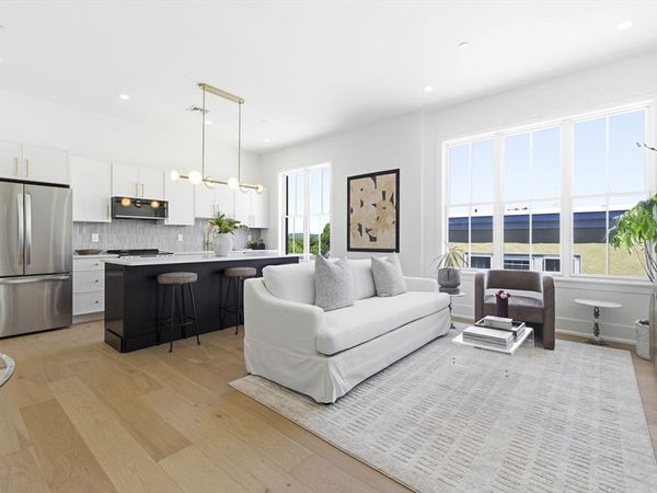 4471 Washtington St, Unit 1, Boston, MA 02131