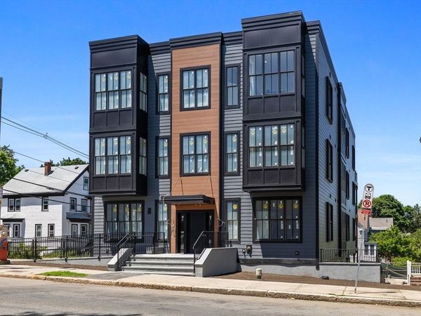4471 Washington St, Unit 8, Boston, MA 02131